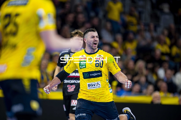 Jannik Kohlbacher (80; Rhein Neckar Löwen) jubelt