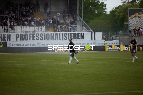 Spielunterbrechung Dominic Baumann (28, SV Sandhausen), Diamant Lokaj (37, SV Sandhausen)