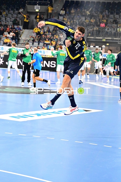 Sebastian Heymann mit Sprungwurf in der SAP Arena