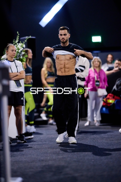 Ringside-Zone Face-Off