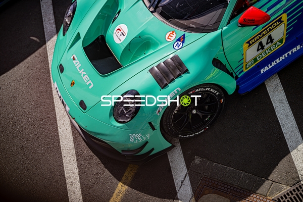 Fahrzeug in der Boxengasse