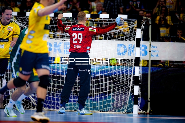 David Späth (29; Rhein Neckar Löwen) steht bereit im Tor