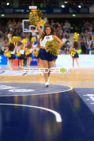 Cheerleader-Performance