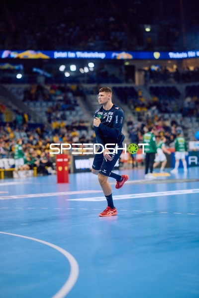 Matěj Klíma (13, SC DHfK Leipzig) läuft auf Spielfeld