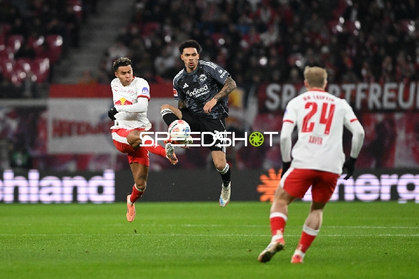 Zweikampf um den Ball