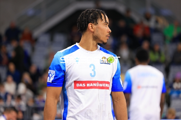 Basketball-Szene mit Garai Zeeb (3; Frankfurt Skyliners)