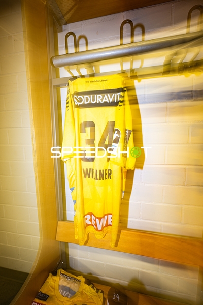 Trikot von  in Umkleide