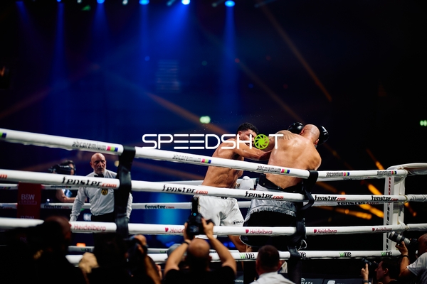 Emanuel Odiase (903; VIP) im Ringside Zone Boxevent