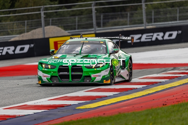 Rennfahrzeug auf der Rennstrecke