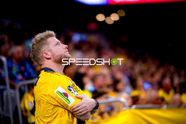 Kevin Gerwin (49; Rhein Neckar Löwen) an der Seitenlinie