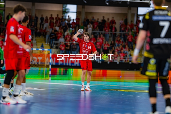 Fynn Nicolaus (14; SG BBM Bietigheim) bereitet Wurf vor