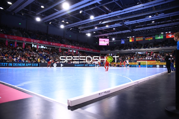 Spielszene mit Marcin NYCKOWIAK (10; Österreich) im Angriff