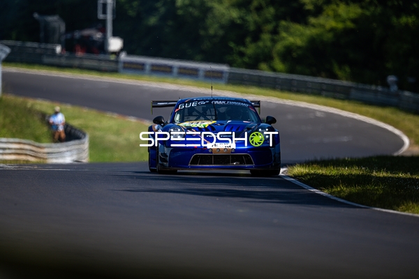 Rennfahrzeug auf der Rennstrecke