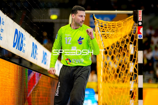 Torwartaktion Frederik Holer (12;1. VfL Potsdam)