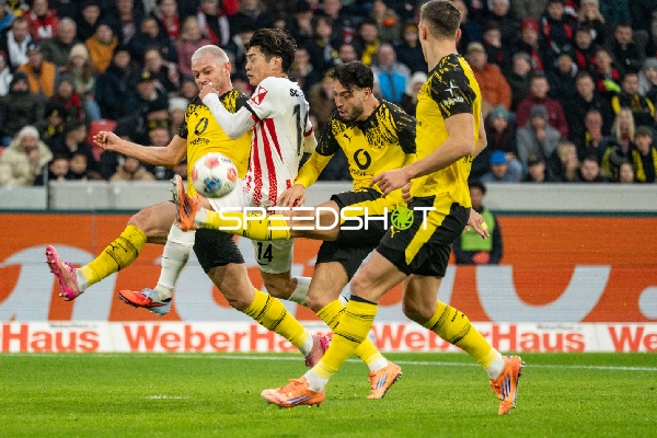 Zweikampf um den Ball