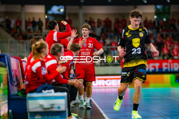 Alexander Pfeifer (31; SG BBM Bietigheim) und Jannes Krone (23; HSC 2000 Coburg) positionieren sich