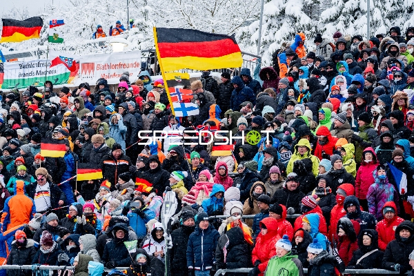 Zuschauer bei Biathlon in Oberhof