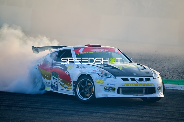 Driftfahrzeug auf der Rennstrecke