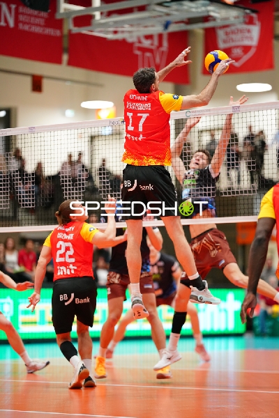 Spielszene mit Jonathan Downs (17; BADEN VOLLEYS SSC Karlsruhe) und Eli Irizarry (22; BADEN VOLLEYS SSC Karlsruhe)