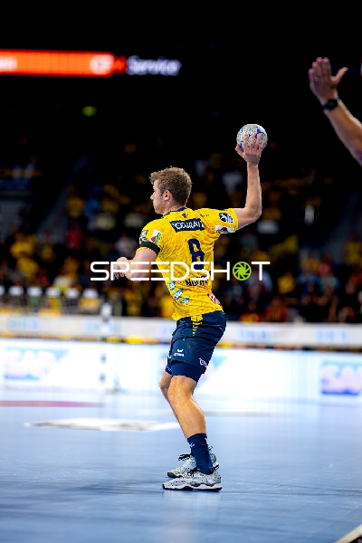 Tim Nothdurft (8; Rhein Neckar Löwen) wirft aufs Tor