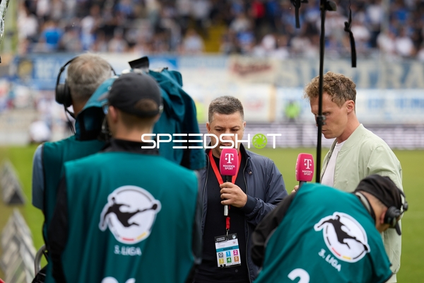 Medieninterview am Spielfeldrand