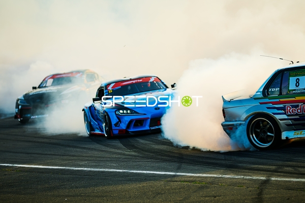 Drei Fahrzeuge driften am Nürburgring