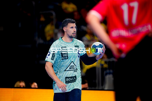 Ballkontrolle durch Spieler Nummer 5