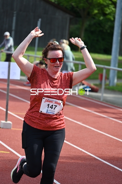 Läuferin mit Startnummer 147