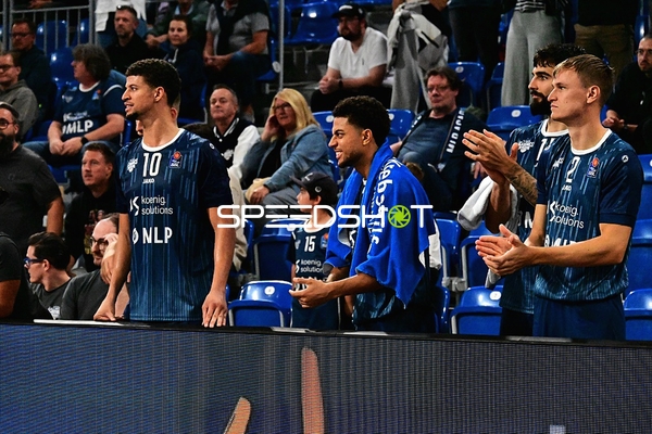 Spieler klatschen Beifall