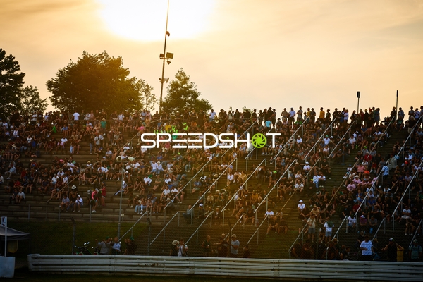 Zuschauer auf der Tribüne