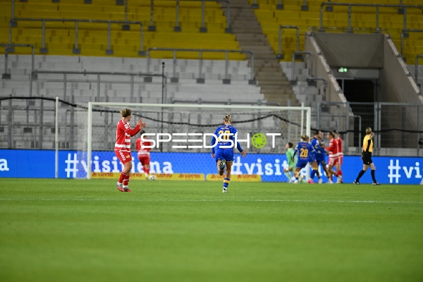 Spielszene mit mehreren Spielerinnen