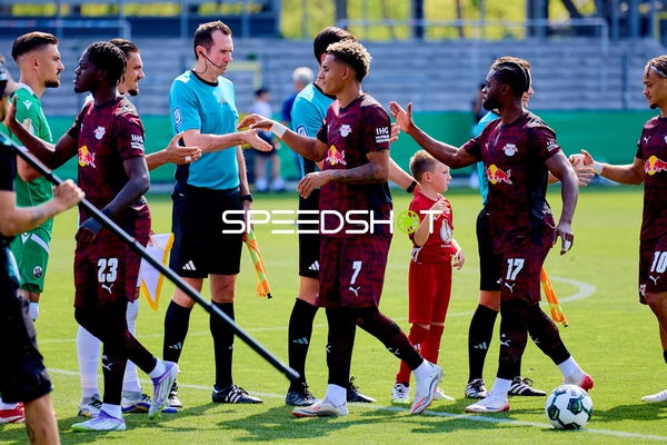Handshake vor dem Anpfiff