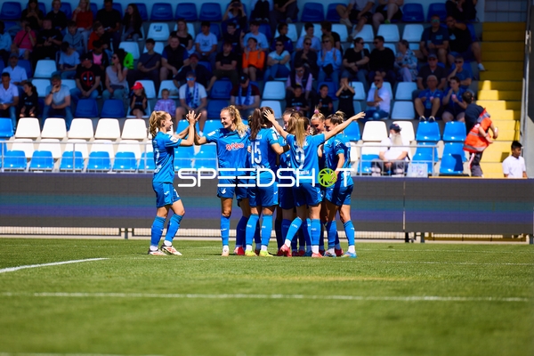 Torjubel Marta Cazalla (15;TSG Hoffenheim Frauen 1), Jill Janssens (9;TSG Hoffenheim Frauen 1), Ereleta Memeti (7;TSG Hoffenheim Frauen 1)