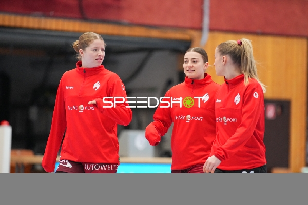 Szene mit Nina Engel (6; HSG Bensheim/Auerbach) und Isabell Hurst (5; HSG Bensheim/Auerbach)