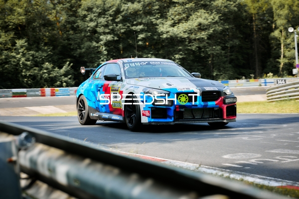 Fahrzeug auf der Rennstrecke