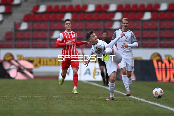 Spielszene mit Ballkontrolle