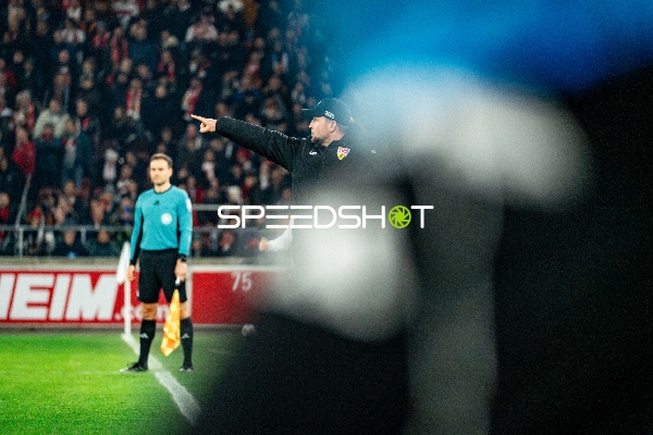 Trainer gibt Anweisungen