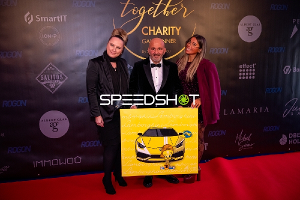 Agnes Jacobi und Joanna Masseli mit Serdar Topcu