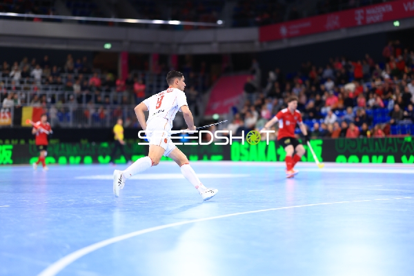 Enrique ZORITA (3; Spanien) mit Ball