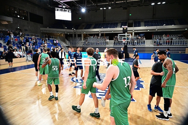 Spieler verlassen Court