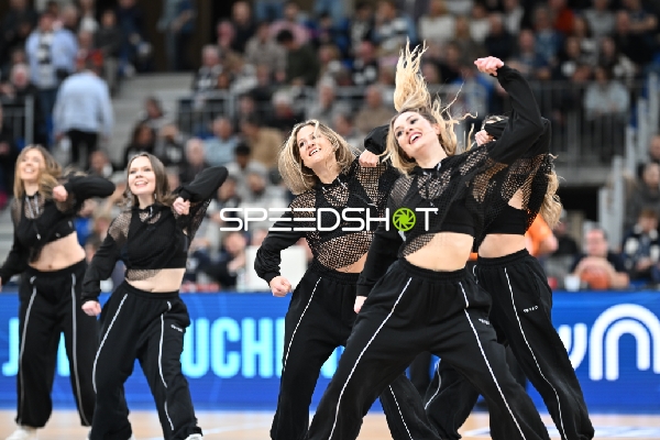 Tanzgruppe bei easyCredit BBL