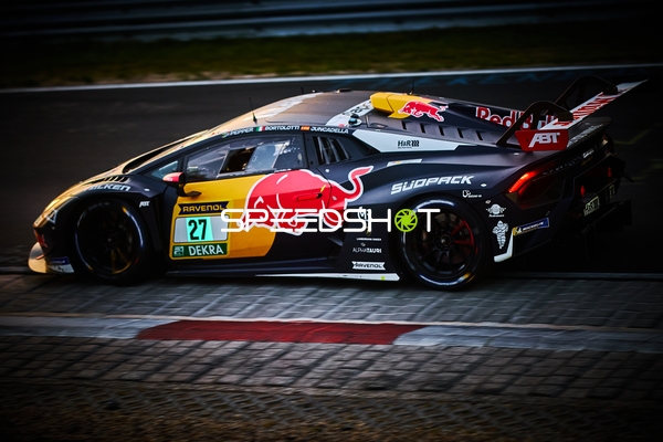 Rennfahrzeug auf der Rennstrecke