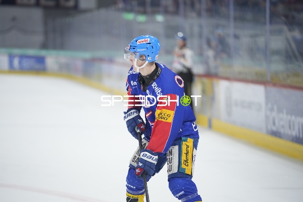 Petteri Puhakka (90; EHC Kloten) auf dem Eis