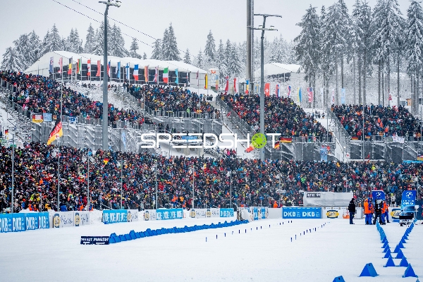 Zuschauer bei Biathlon-Verfolgung in Oberhof