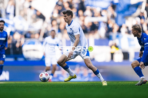 Spielszene mit Ballkontrolle