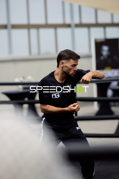 Ringside-Zone Face-Off