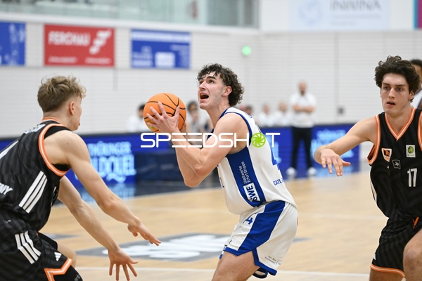 Samuel Elias Nellessen (44; CATL Basketball Löwen Erfurt) mit Ball