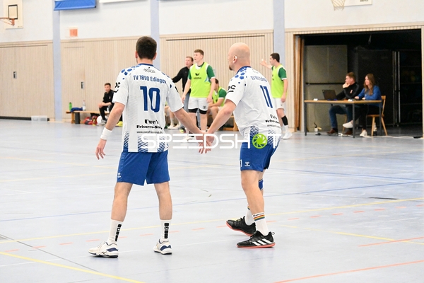 Spieler der TV Edingen Herren 1 auf dem Spielfeld