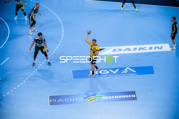 Haukur Thrastarson (25; Rhein Neckar Löwen) wirft aufs Tor