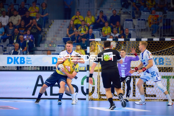 Handball I Herren I Tim Nothdurft (8;Rhein Neckar Löwen) gegen Ellidi Vidarsson (4;VfL Gummersbach)